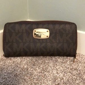 Micheal Kors Monogram Wallet